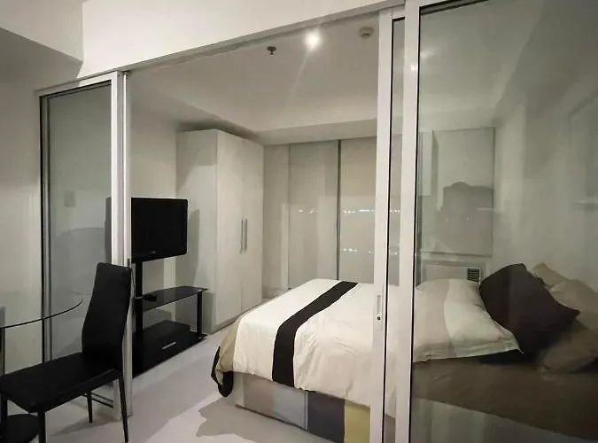 1 Bedroom In Azure Paranaque Apartahotel