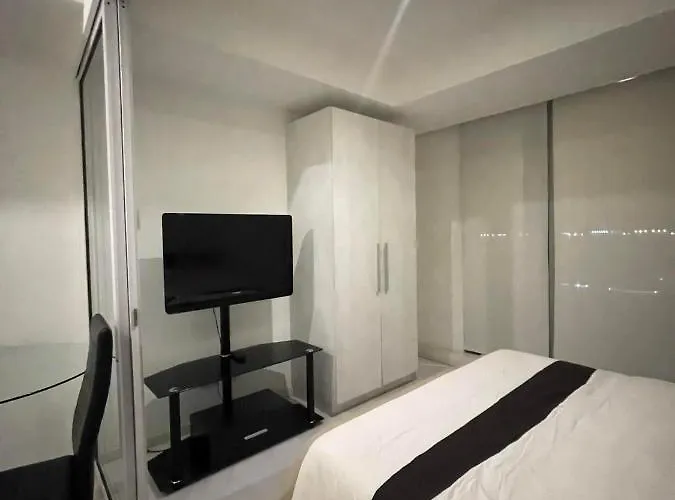 1 Bedroom In Azure Paranaque * Manila